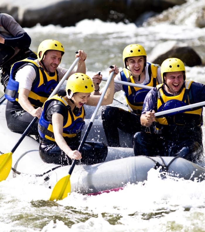 Rafting og multisport i strømfyldt vand