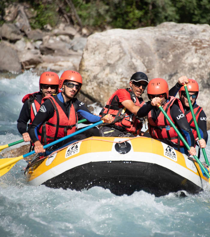 Rafting og multisport i strømfyldt vand