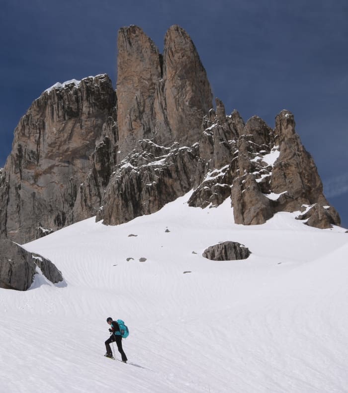 La raquette sportive dans les Pyrénées d'Aragon : les Vallées Occidentales